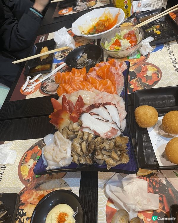 第一張是在深水埗吃藥膳雞鍋米線、第二張自在日式放題餐廳吃的刺...