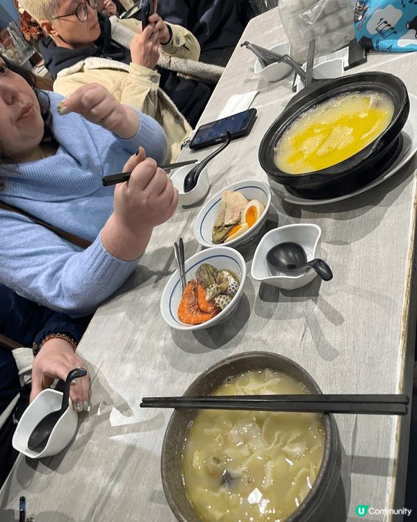 第一張是在深水埗吃藥膳雞鍋米線、第二張自在日式放題餐廳吃的刺...