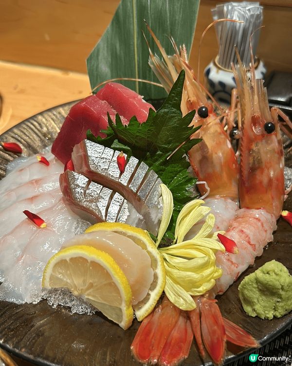 寧靜的居酒屋配搭生啤與螢光油魚，重點一定是最愛的白子，當然不...