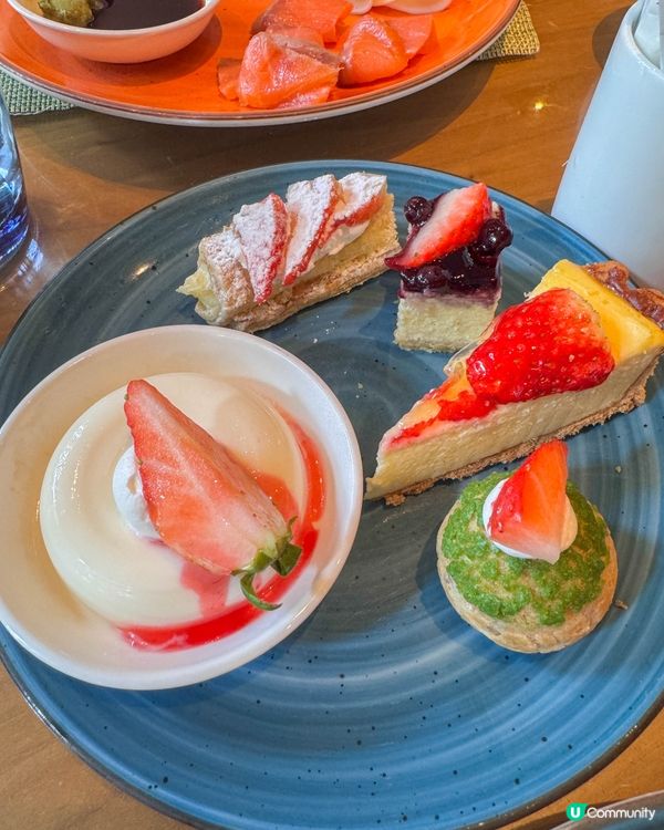 酒店自助餐下午茶｜採用士多啤梨製作的鹹、甜點