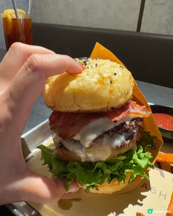 堅尼地城超正burger同番薯條