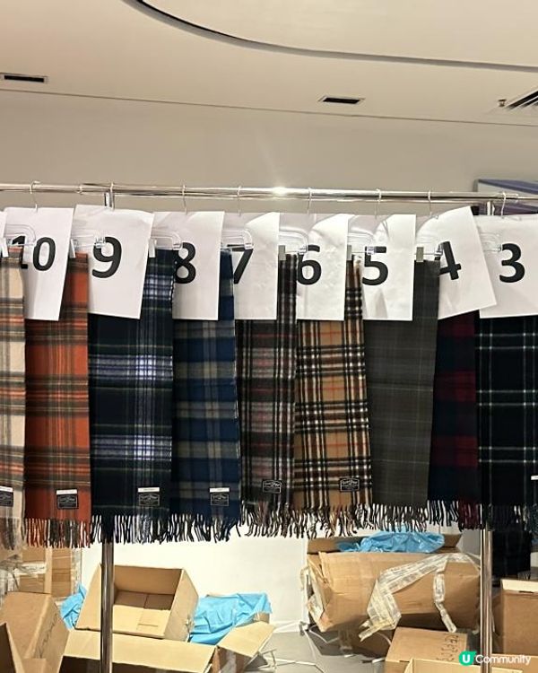 Cashmere 格仔頸巾$30就可以買到