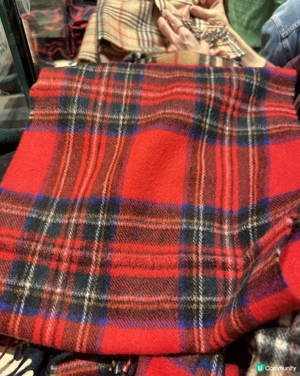 Cashmere 格仔頸巾$30就可以買到