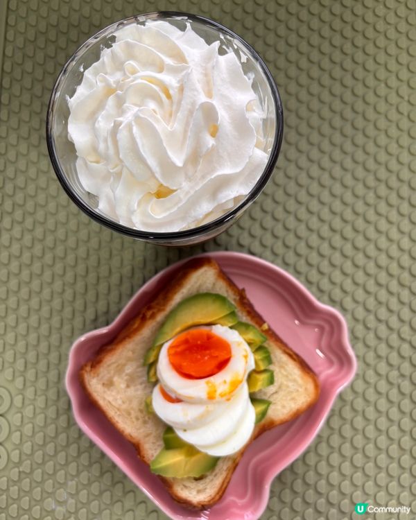 牛油果烚蛋丹麥吐司配上一杯靚靚咖啡,展開美好的一天!法式咖啡...