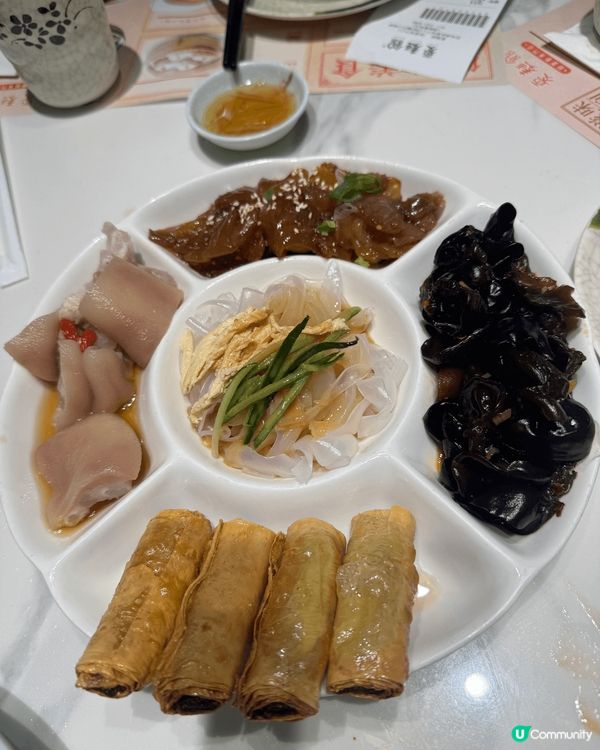 夏麵館@新都城商場，上海菜必食小籠包，高力豆沙，拼盤有木耳、...