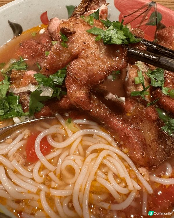 最近在上環的信德中心發現了一家超讚的餐廳－明谷，這裡的香茅豬...