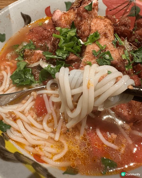 最近在上環的信德中心發現了一家超讚的餐廳－明谷，這裡的香茅豬...