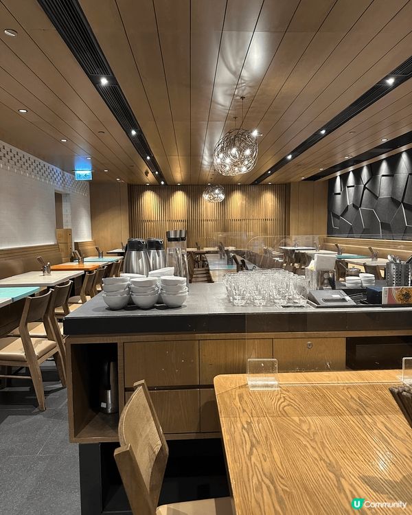 最近在上環的信德中心發現了一家超讚的餐廳－明谷，這裡的香茅豬...