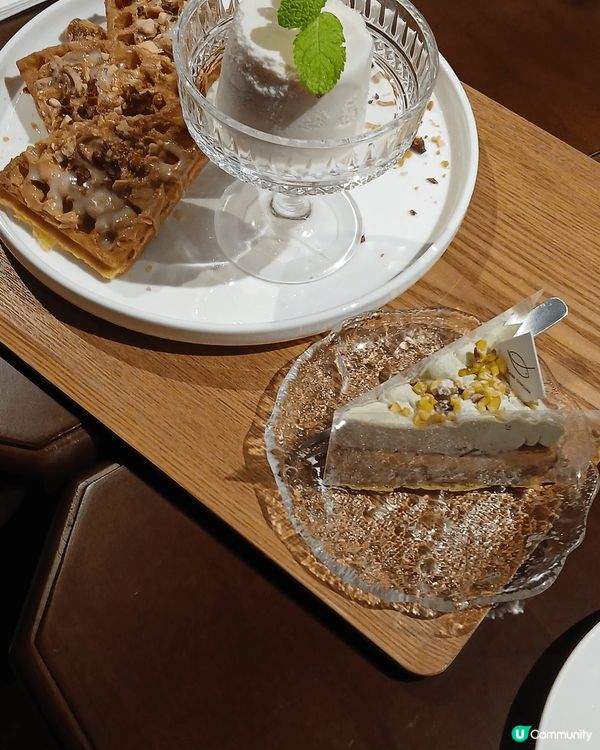 同閨蜜食飯，當然唔少得沙律，主菜加甜品啦！首先個牛油果果仁三...