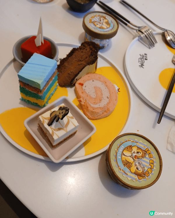 香港迪士尼好萊塢酒店藝彩廚的自助午餐放題，出色點係泰式豬頸肉...