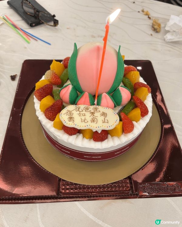 這些是我最近吃的美食，包括生日蛋糕、生煎包、榴槤，雖然不是什...