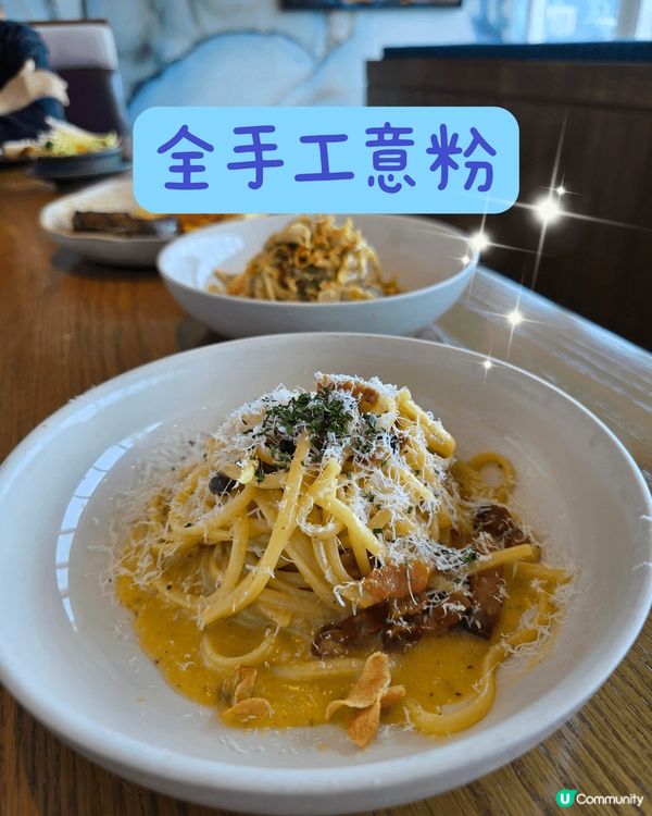 位於尖沙咀香港藝術館1樓平台嘅 Hue Dining，最近推...