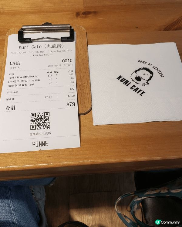 這間位於牛頭角德寶商場KURI CAFE ，刺蝟主題木系裝修...