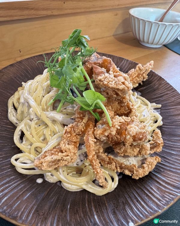 今日嚟到Relish, 有一種和諧日式風，裝修好舒服，近窗邊...