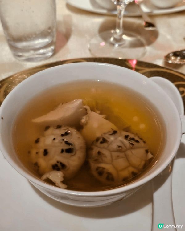 老細朋友結婚在四季酒店擺酒，我精心打扮去吃這個結婚酒值，很感...