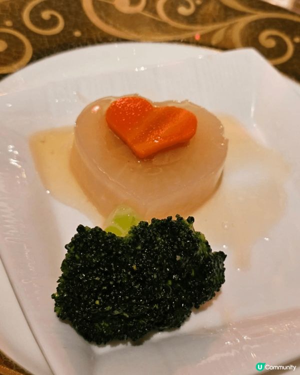 老細朋友結婚在四季酒店擺酒，我精心打扮去吃這個結婚酒值，很感...