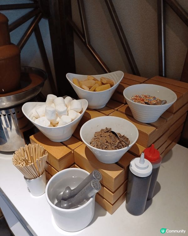 香港珀麗酒店半自助午餐超級多嘢食，中式日式西式樣樣齊，種包羅...