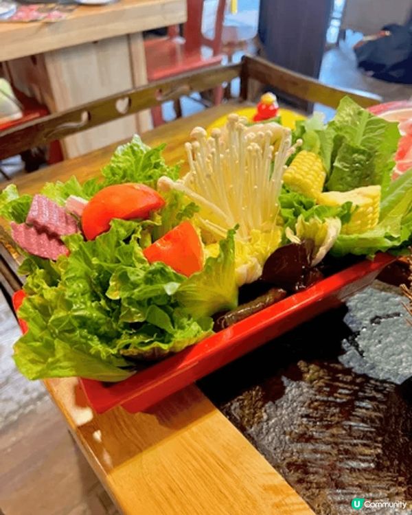 最近和朋友來到「大滾友火鍋」打邊爐，餐廳裝修以宮廷風為主，店...