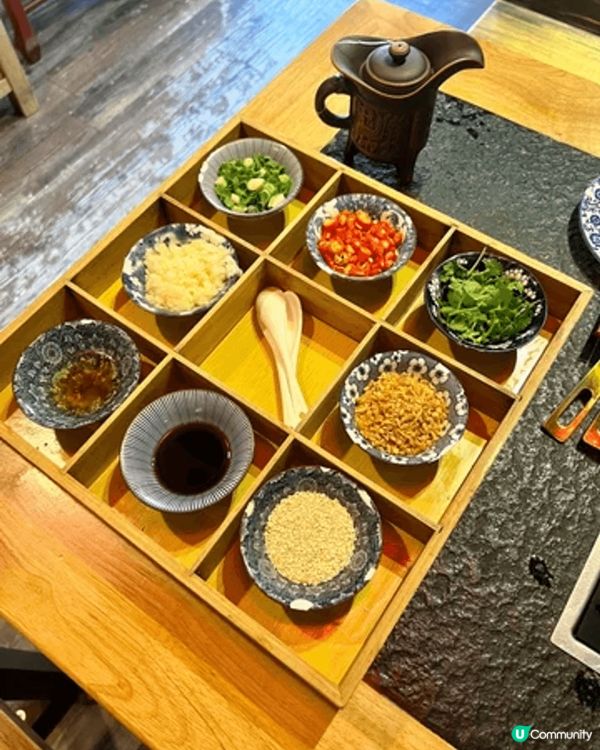 最近和朋友來到「大滾友火鍋」打邊爐，餐廳裝修以宮廷風為主，店...