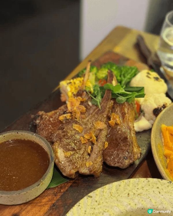 上星期帶好友過嚟體驗吓香港嘅猛男侍應餐廳ASOK Thai ...