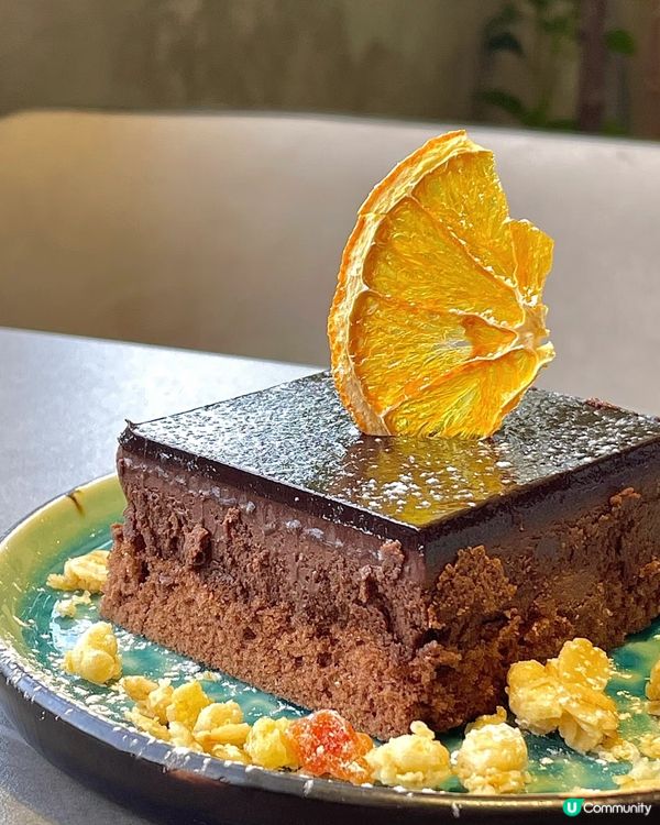 海景餐廳嘆下午茶 ☕️  
維港靚景配美食，幸福感滿滿🥰