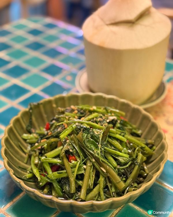 ## 大角咀米芝連泰國菜😋  
## 炭火燒牛肉🔥蟹肉奄列