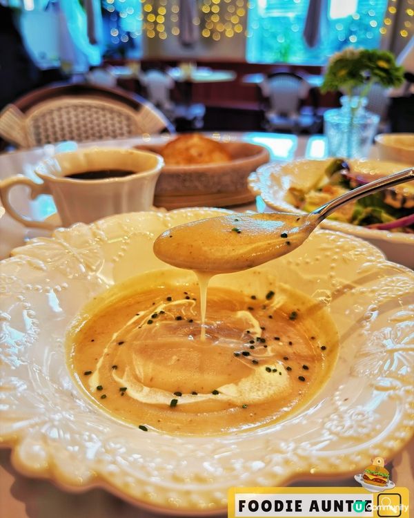 👽 食神大媽《尖沙咀｜有午市套餐供應嘅靚靚西餐廳》