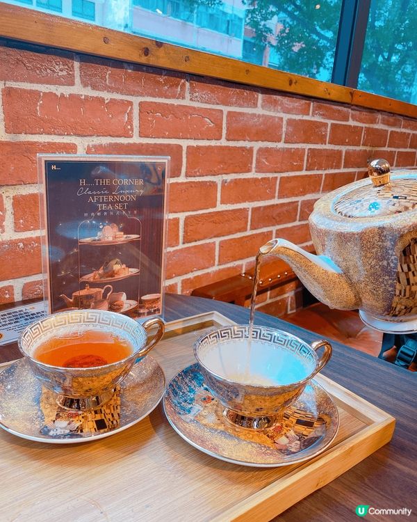 成日去會展睇展覽經過天橋
