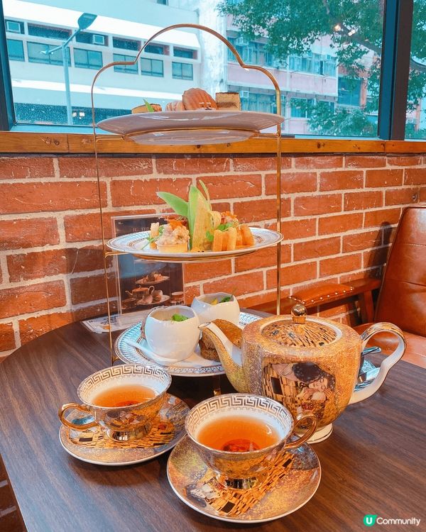 成日去會展睇展覽經過天橋
