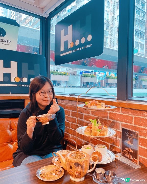 成日去會展睇展覽經過天橋
