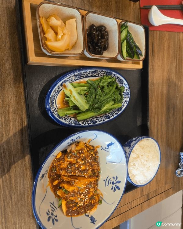 台灣美食段純貞嘅口水雞好麻好辣好刺激，加上小鍋貼和百香果茶，...