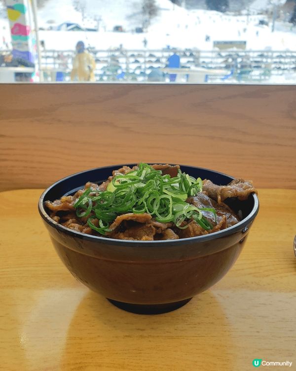 冬日限定美食😍滑雪場都可以有好食嘅牛肉丼😚而且份量唔少❤啱哂...