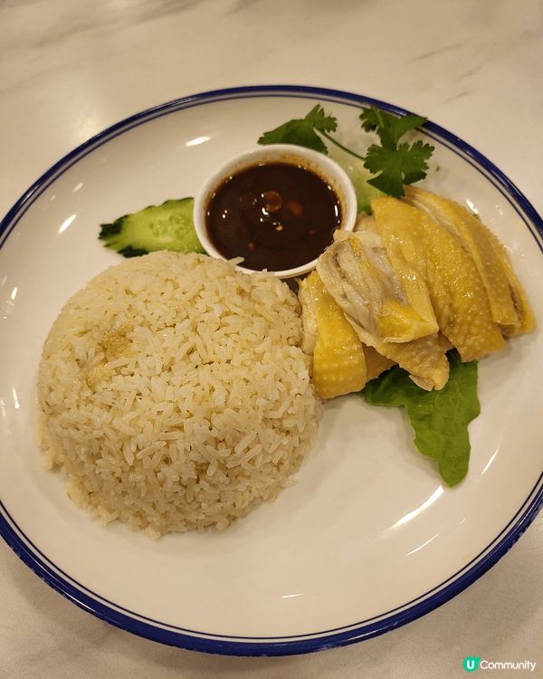 黃大仙海南雞飯嫩滑有雞味，炒金邊粉夠鍋氣，春卷炸得出色夠香脆...