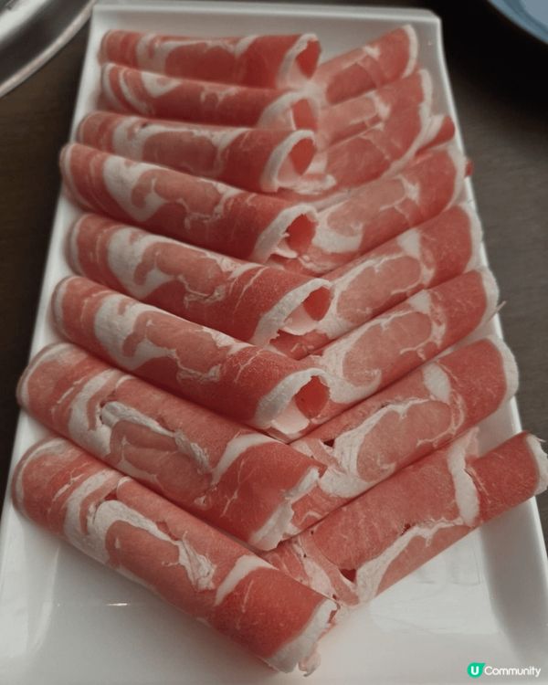 快樂小羊一人火鍋食材新鮮，湯底濃郁，邊烚邊煲劇，就算一個人打...