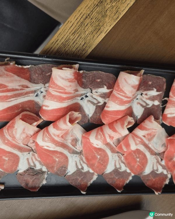 快樂小羊一人火鍋食材新鮮，湯底濃郁，邊烚邊煲劇，就算一個人打...