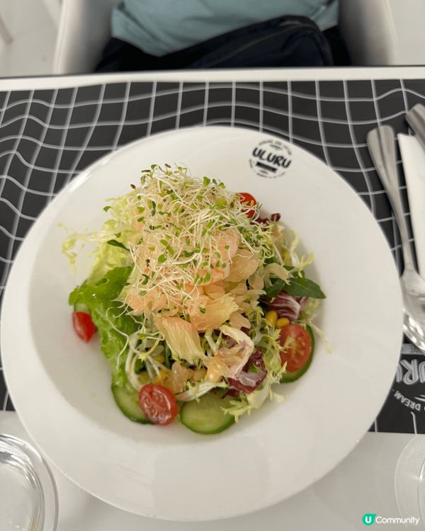 這是一間值得推介的餐廳，食物方面不錯👍🏻，生日或約會可值得一...