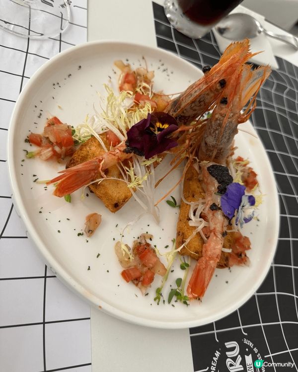 這是一間值得推介的餐廳，食物方面不錯👍🏻，生日或約會可值得一...