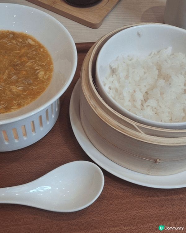 之前公司旗下的餐廳「明軒小館」準備開張，提前「試業」，招待同...