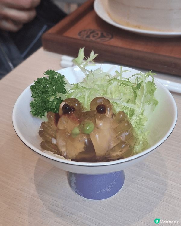 之前公司旗下的餐廳「明軒小館」準備開張，提前「試業」，招待同...