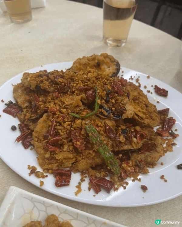 傳統打冷飯店在香港經已買少見少🧐紅伶這間五十多年的老字號早年...