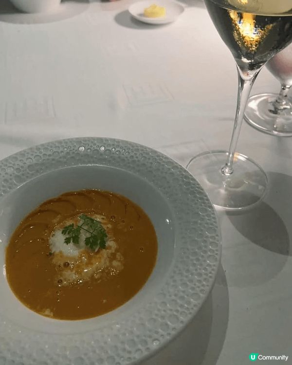 半島酒店晚餐無論食物質素定服務質素都是攞滿分💯，絕對無得輸，...