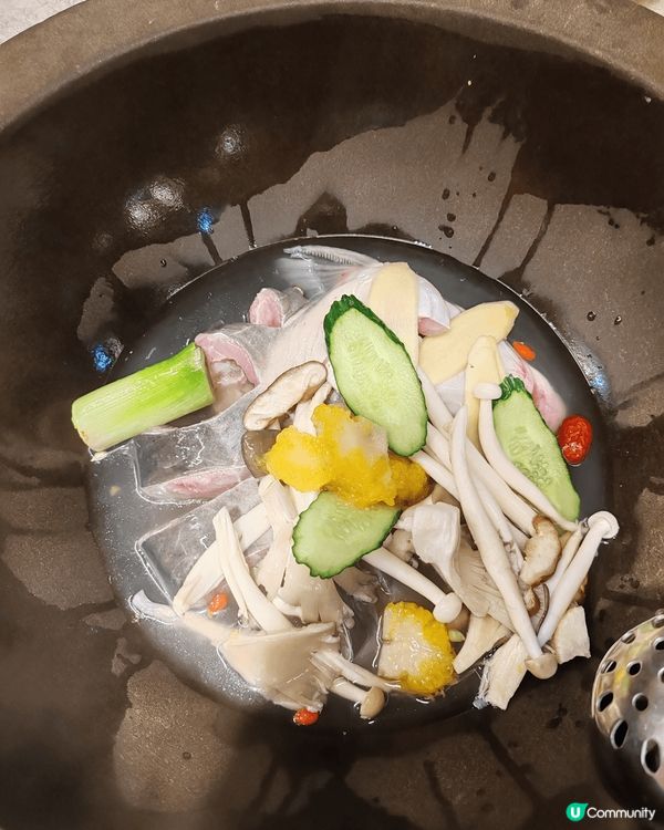 走到鮮潭蒸汽石鍋魚吃整條鮮魚， 又飲到奶白色鮮魚湯， 還有不...