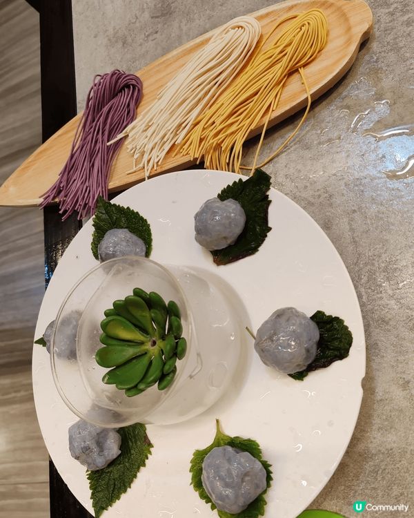 走到鮮潭蒸汽石鍋魚吃整條鮮魚， 又飲到奶白色鮮魚湯， 還有不...