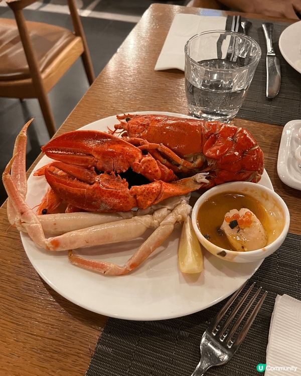 第一個向大家介紹既系寵物友善餐廳hive，我揀左和風汁雞扒沙...