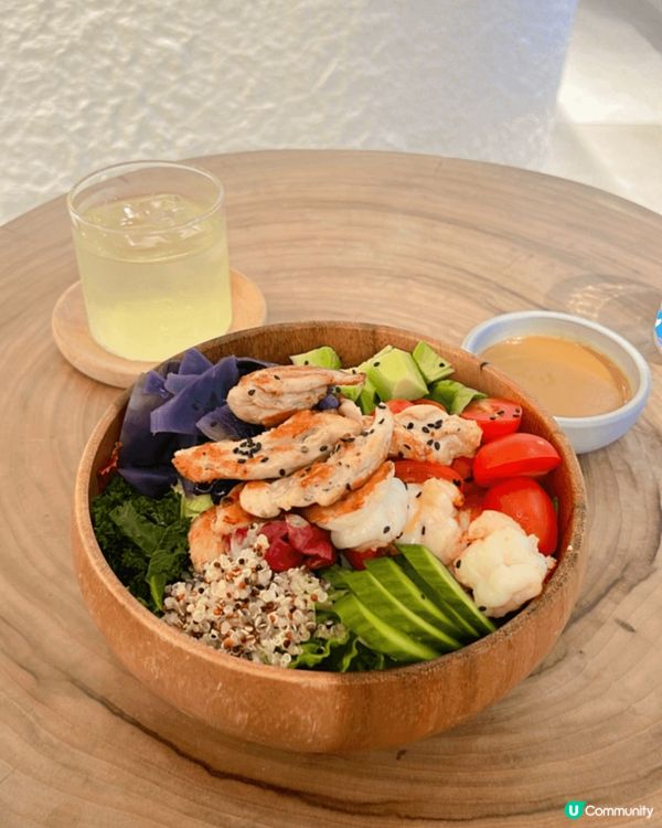 第一個向大家介紹既系寵物友善餐廳hive，我揀左和風汁雞扒沙...