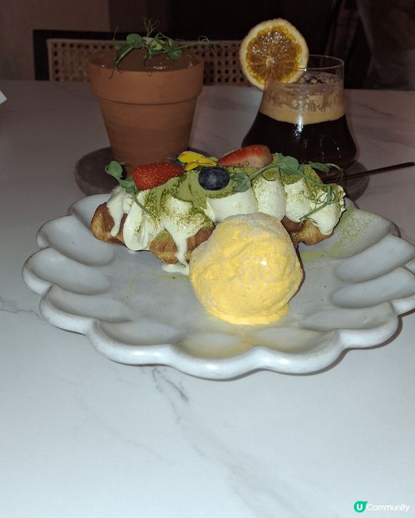 花盤甜品，意式芝士餅及酒味咖啡，甜品精緻，賣相美觀，咖啡採用...