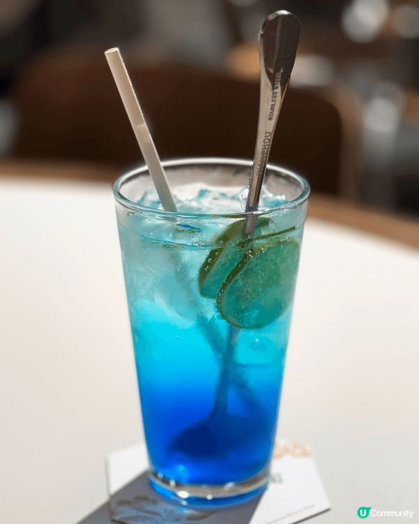 Cafe空間感十足，仲有個打卡位用左一千個網球佈置牆身🎾真係...