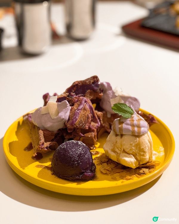 Cafe空間感十足，仲有個打卡位用左一千個網球佈置牆身🎾真係...