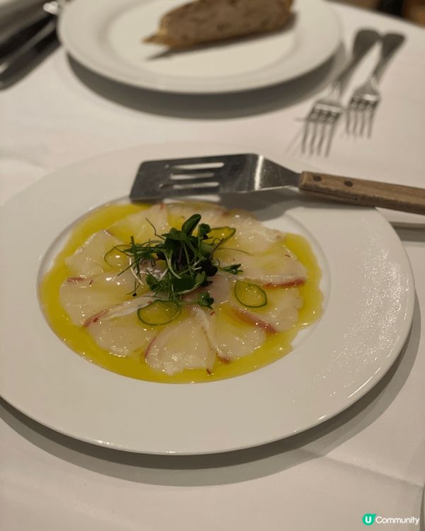 beef tartare 口感柔嫰,加上酥脆薯仔絲和煙燻骨髓...