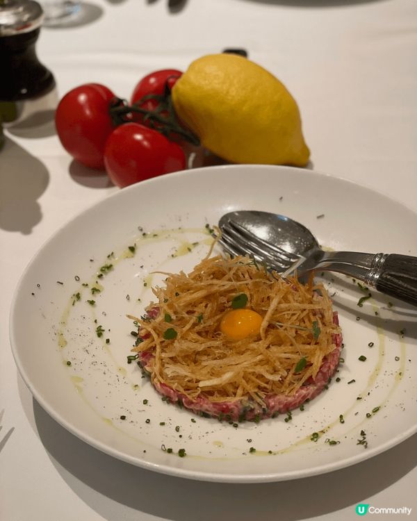 beef tartare 口感柔嫰,加上酥脆薯仔絲和煙燻骨髓...